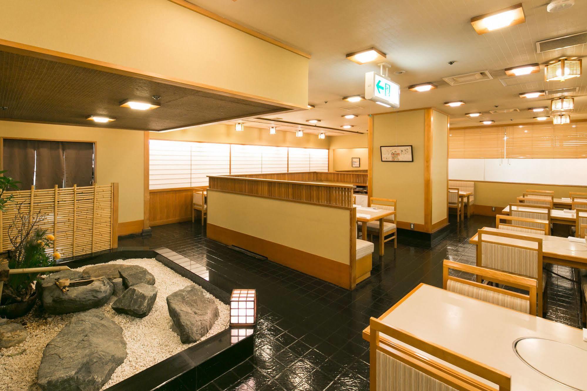 Fukuyama New Castle Hotel Екстер'єр фото